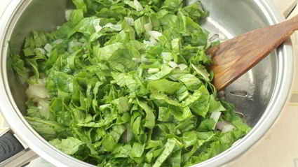 рисовая запеканка со шпинатом и яйцом