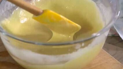 сливочная запеканка с яблоком и ежевикой