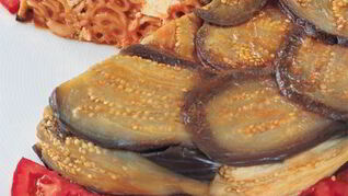 Запеканка из макарон и баклажан с тунцом