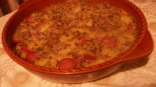 Запеканка из риса, гречки и картофеля с колбасками