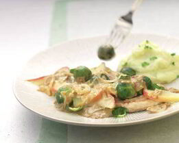 Запеканка из шницеля и брюссельской капусты