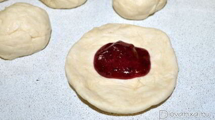 булочки с джемом и штрейзелем
