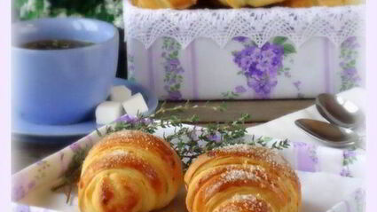 булочки слоеные с джемом и вареной сгущенкой