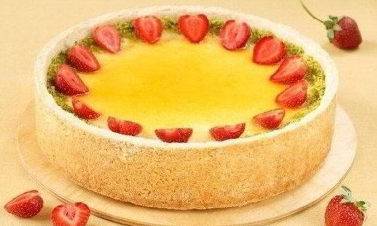 Рецепт чизкейк с абрикосовым джемом, фисташками и клубникой