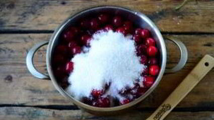 джем из вишни с косточками