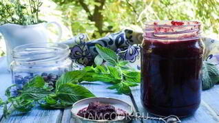 Кабачковый джем с черной смородиной