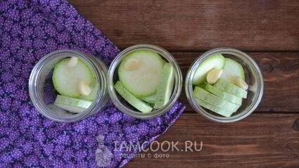 кабачки с кетчупом чили на зиму