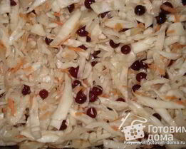 Капуста квашеная в банках с клюквой