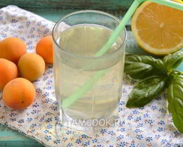 Абрикосовый компот с базиликом и лимоном