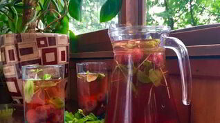 Клубничный компот с мятой