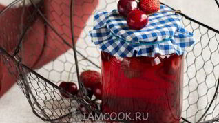 Компот из черешни и клубники на зиму