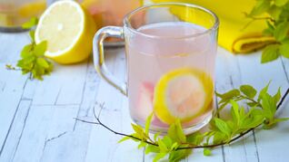 Компот из ревеня с имбирем и лимоном