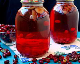 Компот из слив и кизила