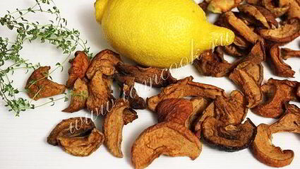 компот из сушеных яблок с тимьяном