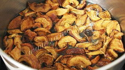 компот из сушеных яблок с тимьяном