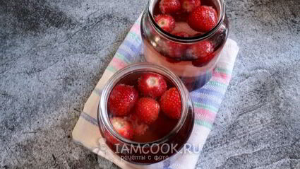 компот из вишни и клубники