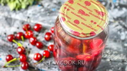 компот из вишни с косточками на зиму