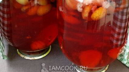 компот из яблок, абрикосов и ягод на зиму