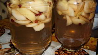 Компот из яблок с клюквой