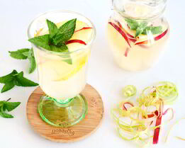 Компот с ревенем и яблоками