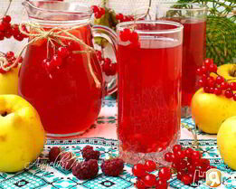 Компот с яблоками, малиной, калиной и айвой