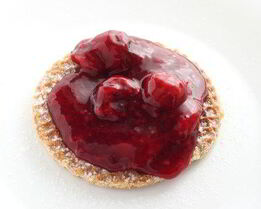 Теплый ягодный компот