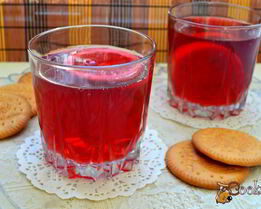 Ягодный компот с лимоном