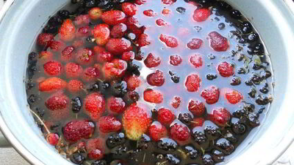 ягодный компот с лимоном