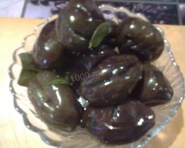 Маринованные сливы с лаврушкой на зиму