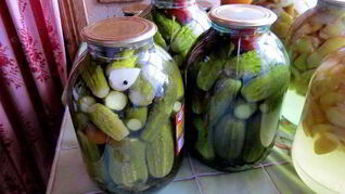 Огурцы маринованные