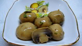 Шампиньоны маринованные