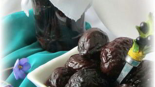 Слива, маринованная к мясу