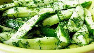 Быстрые малосольные огурцы