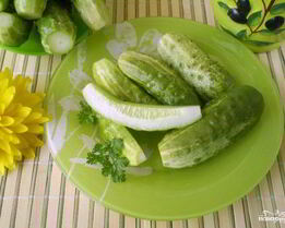 Хрустящие малосольные огурчики