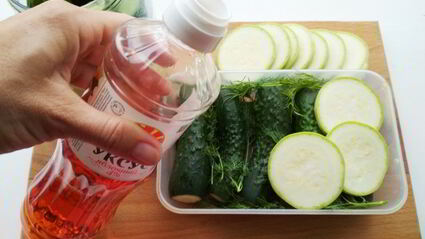 малосольные огурчики и кабачки