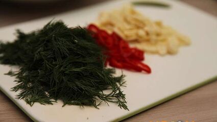 малосольные огурцы на минеральной воде