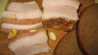 Сало в луковой шелухе