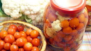 Цветная капуста с помидорами на зиму