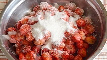 густое варенье из клубники