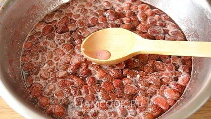 густое варенье из клубники