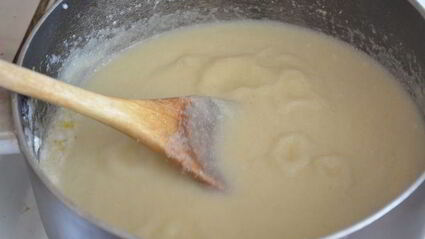 медовые оладушки с домашним сливовым вареньем