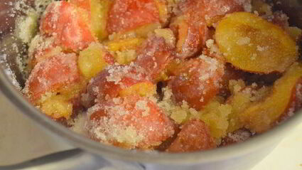 медовые оладушки с домашним сливовым вареньем