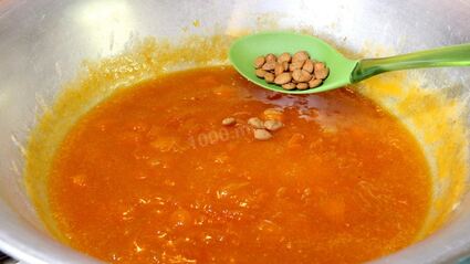 варенье из абрикосов с ядрышками из косточек на зиму