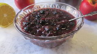 Варенье из черноплодной рябины с орехами, яблоками и лимоном