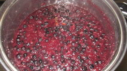 варенье из черноплодной рябины с орехами, яблоками и лимоном