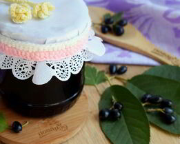 Варенье из смородины с листьями вишни