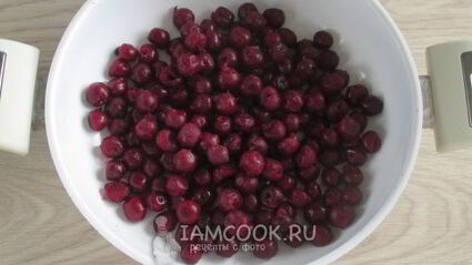 варенье из замороженной вишни на сковороде