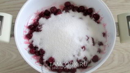 варенье из замороженной вишни на сковороде