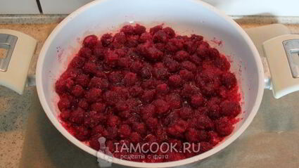 варенье из замороженной вишни на сковороде