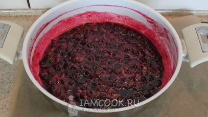 варенье из замороженной вишни на сковороде